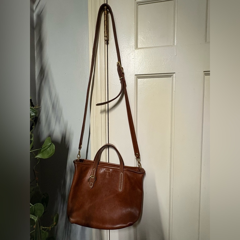 FOUNT Bellfield Crossbody Leather Bag - Picture 7 of 7